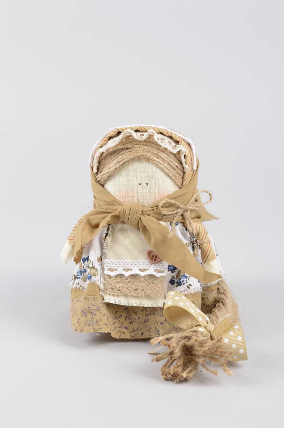 Кукла ручной работы оберег дома оригинальный декор дома кукла с длинной косой фото 1