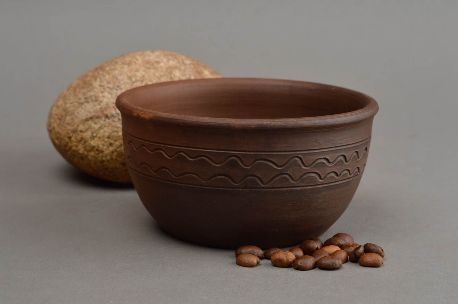 Bol en argile fait main brun petit vaisselle originale technique de poterie photo 1