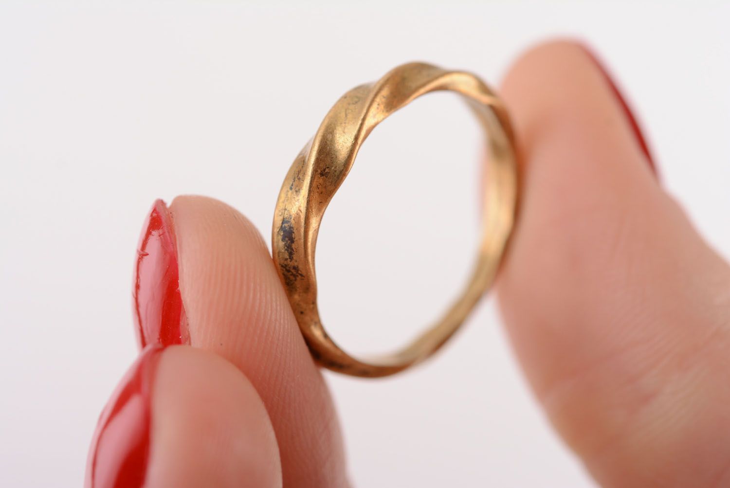 Витое кольцо из бронзы фото 4