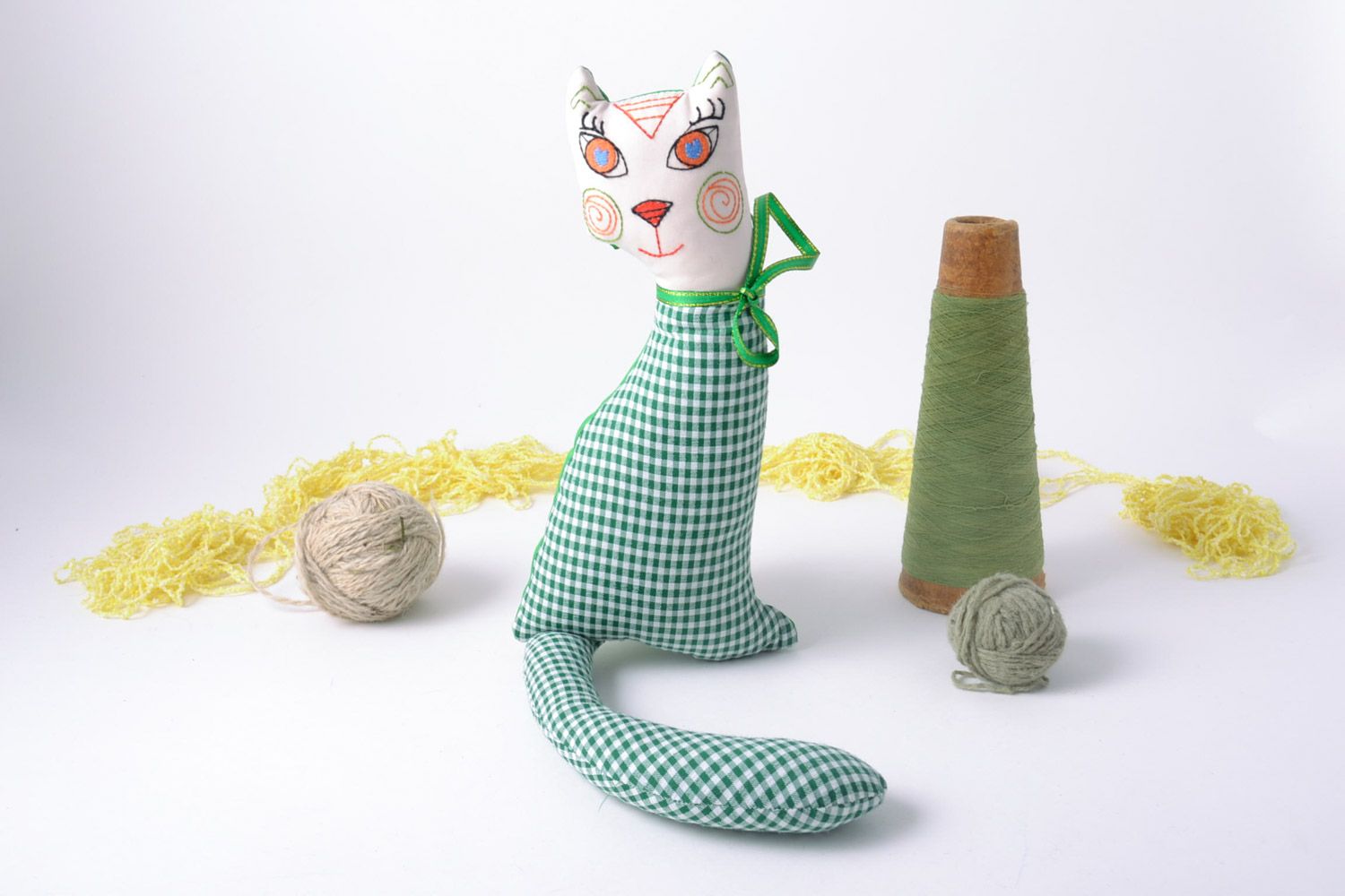 Текстильная мягкая игрушка ручной работы Кот клетчатый с длинным хвостом фото 1