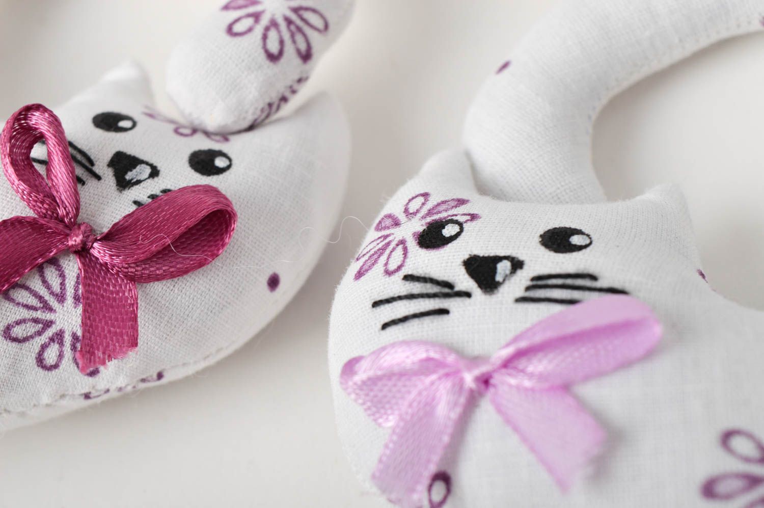 Handmade zwei blumige Kuscheltiere Katzen Stoff Spielzeuge Geschenke für Kinder  foto 3