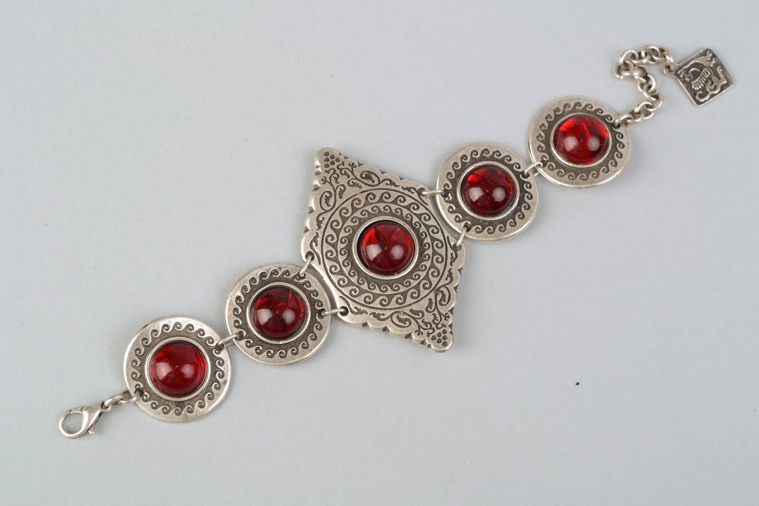 Bracelet en métal avec cabochons en verre rouges fait main ethnique pour femme photo 4