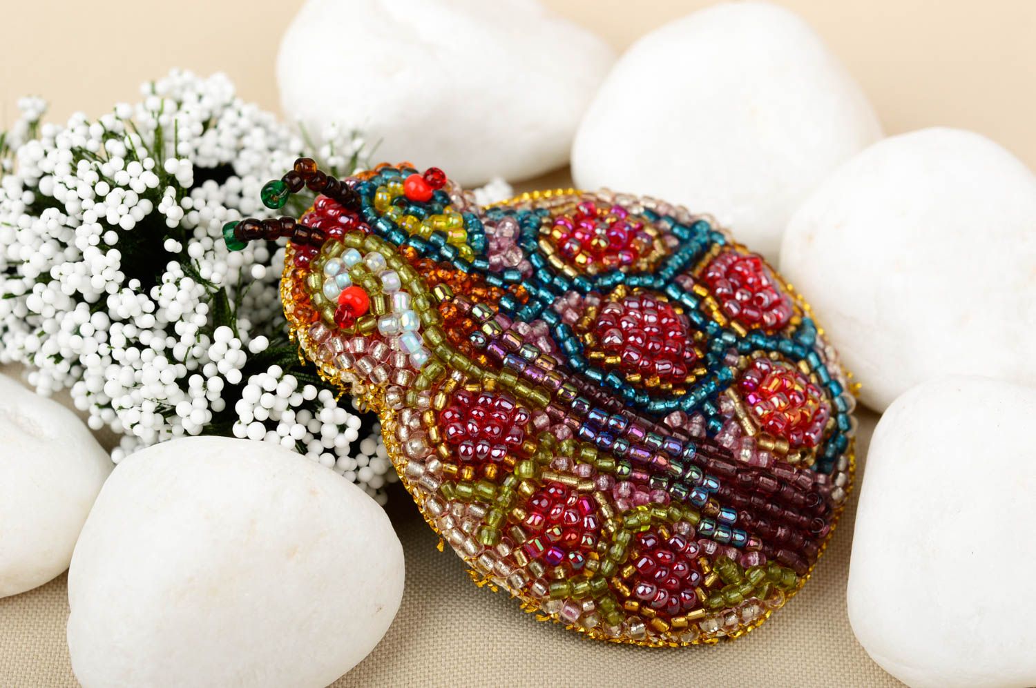 Broche fantaisie Bijou fait main coccinelle perles de rocaille Accessoire femme photo 1