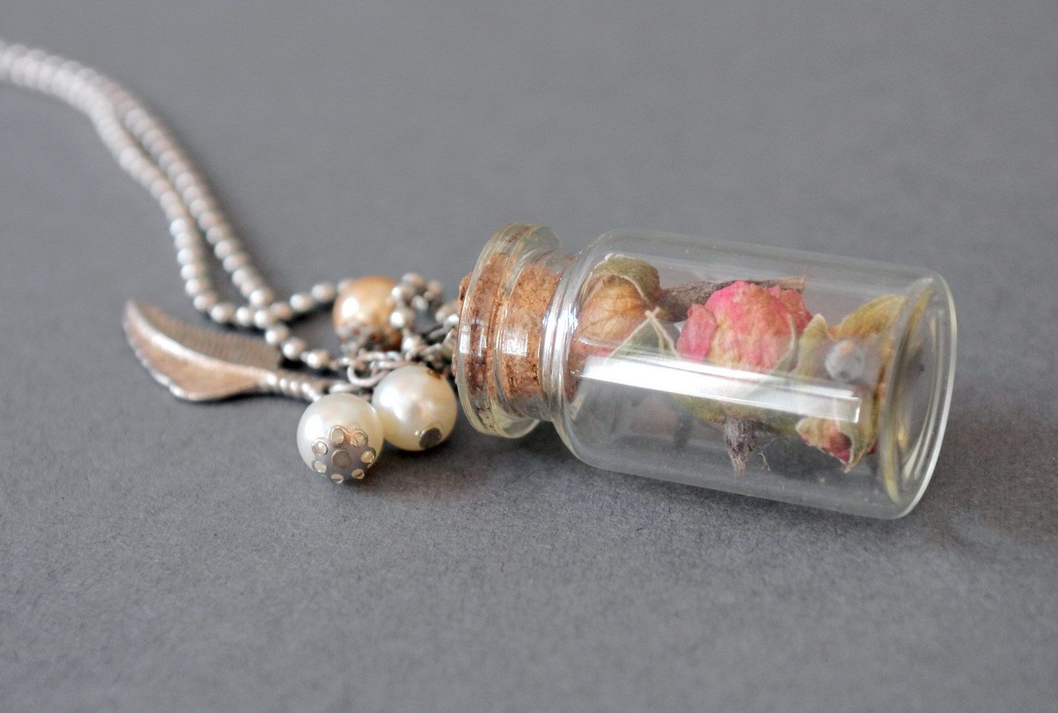 Collier pendentif en verre, pierre, avec rose à l'intérieur photo 2