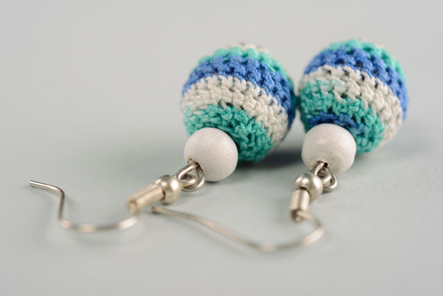 Earrings with beads crocheted over with cotton threads photo 4