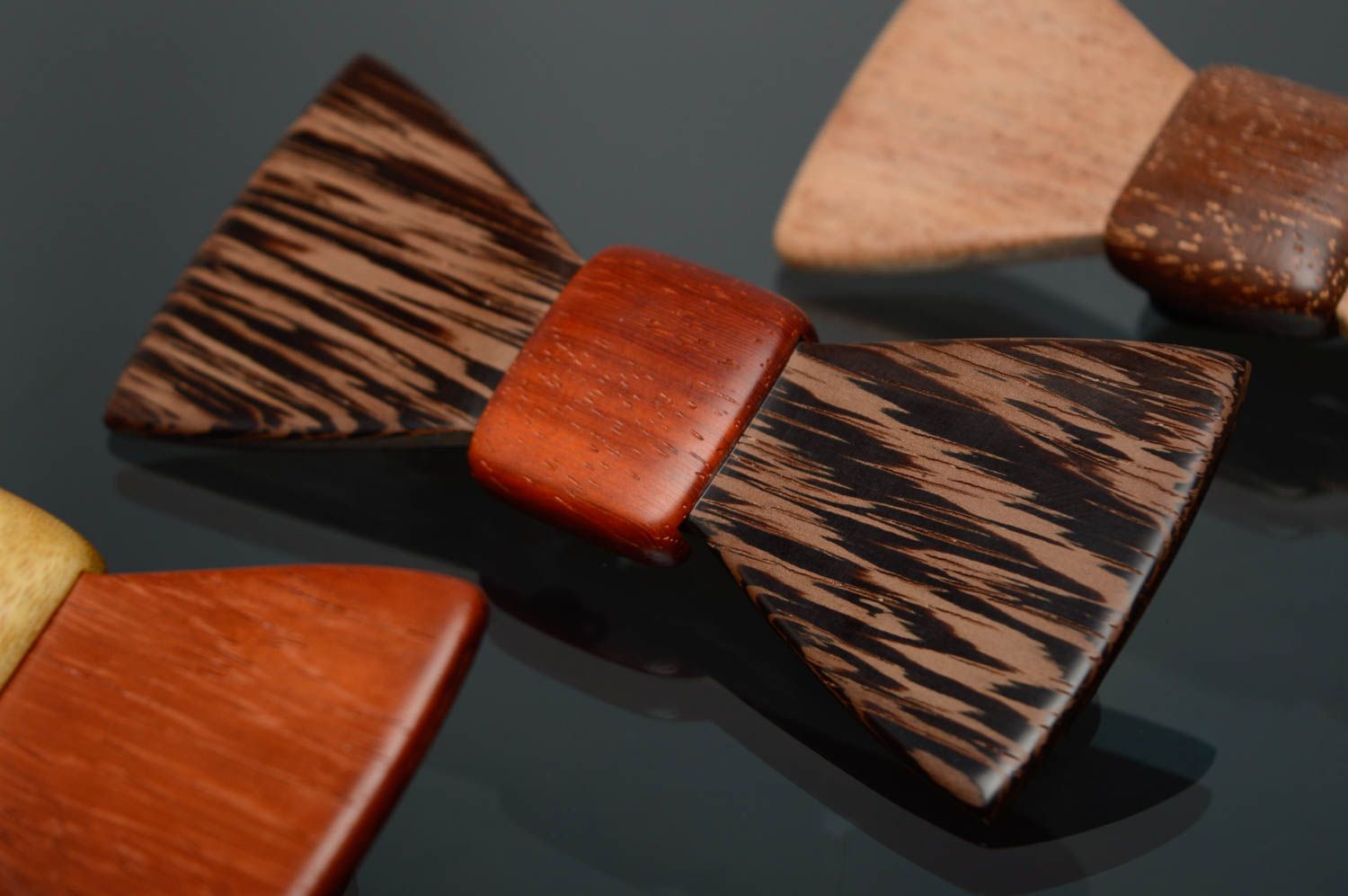Деревянный галстук-бабочка из венге фото 5
