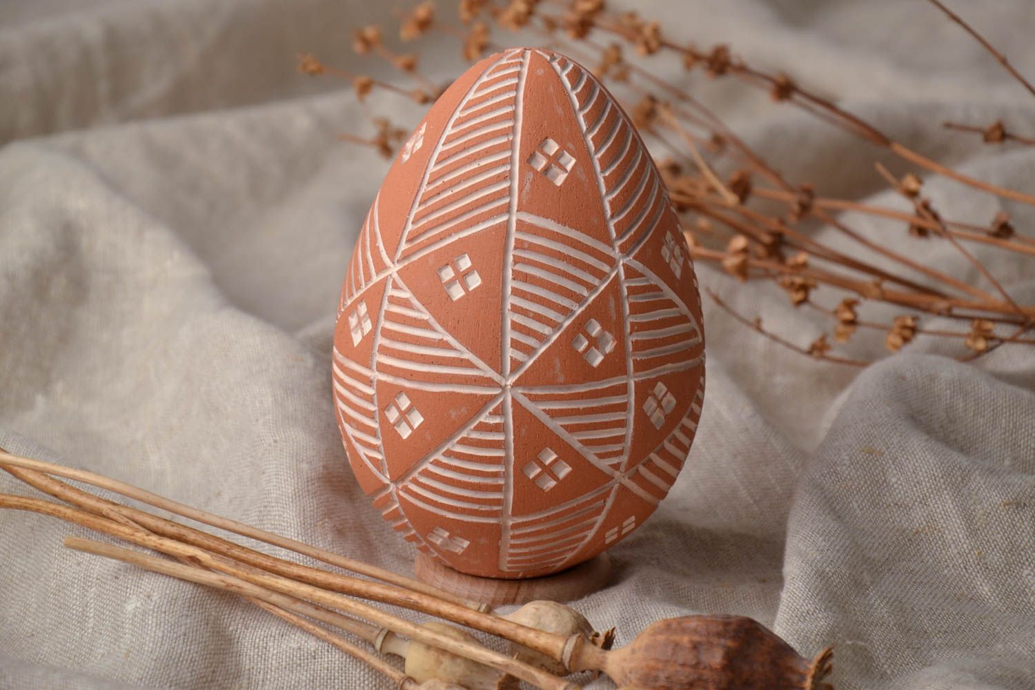 Œuf de Pâques céramique fait main moulé avec peinture décor écologique photo 1