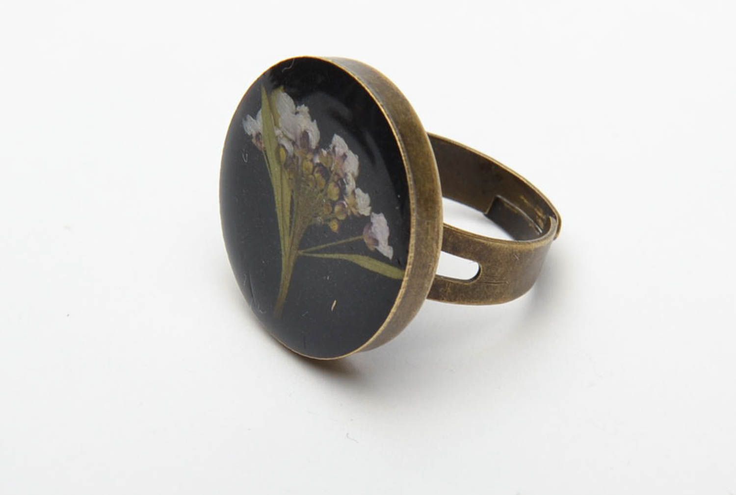 Designer ring with natural flowers photo 3