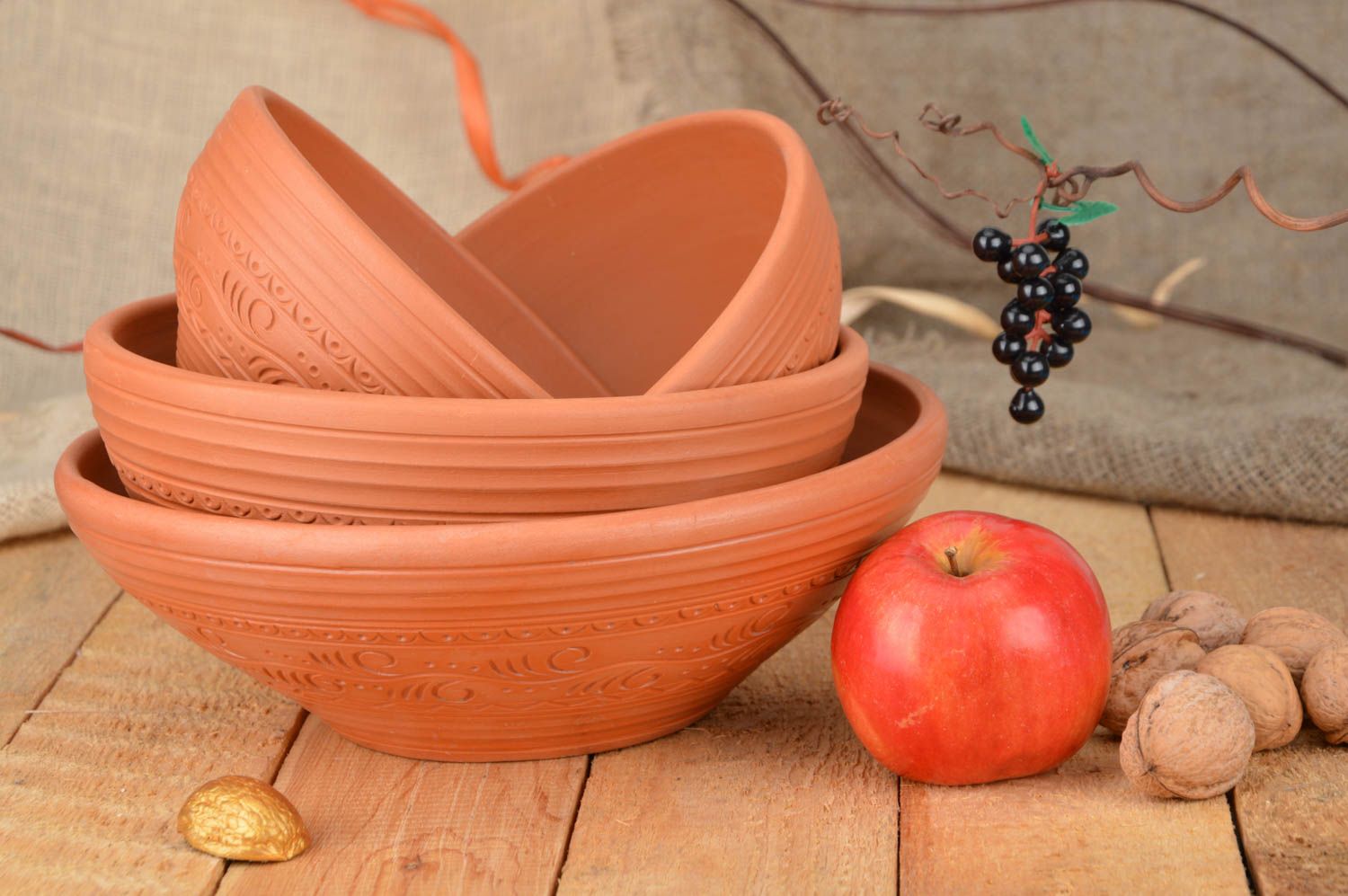 Набор керамических тарелок и глубокая глиняная миска для декора и готовки фото 1