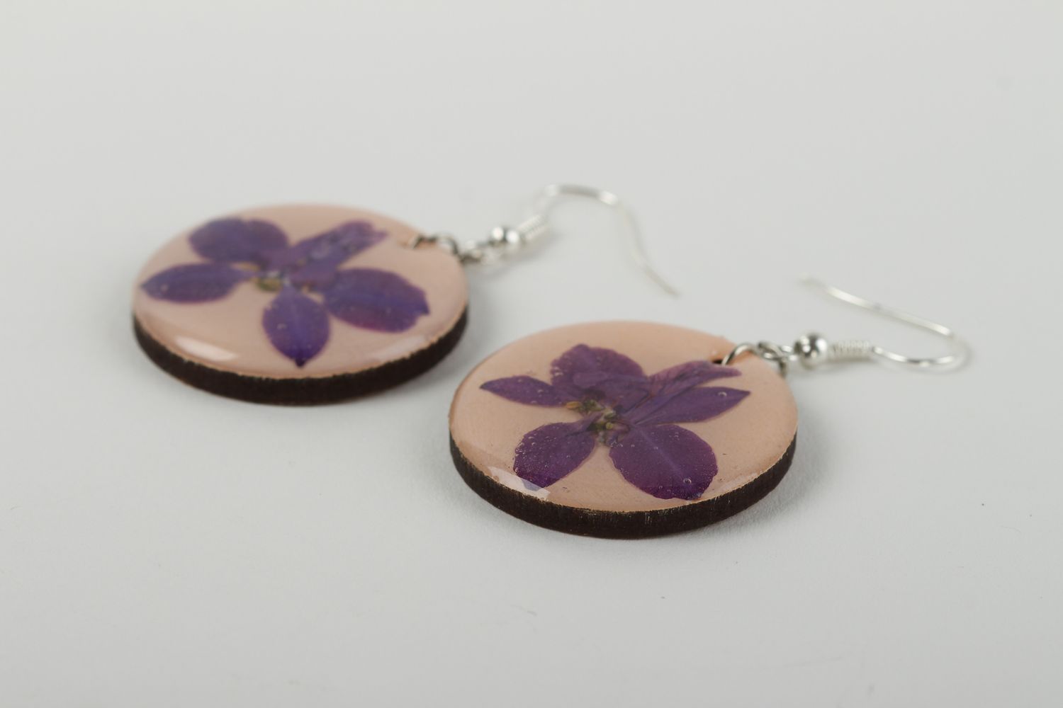 Модные серьги украшение ручной работы красивые серьги с фиолетовыми цветами фото 3