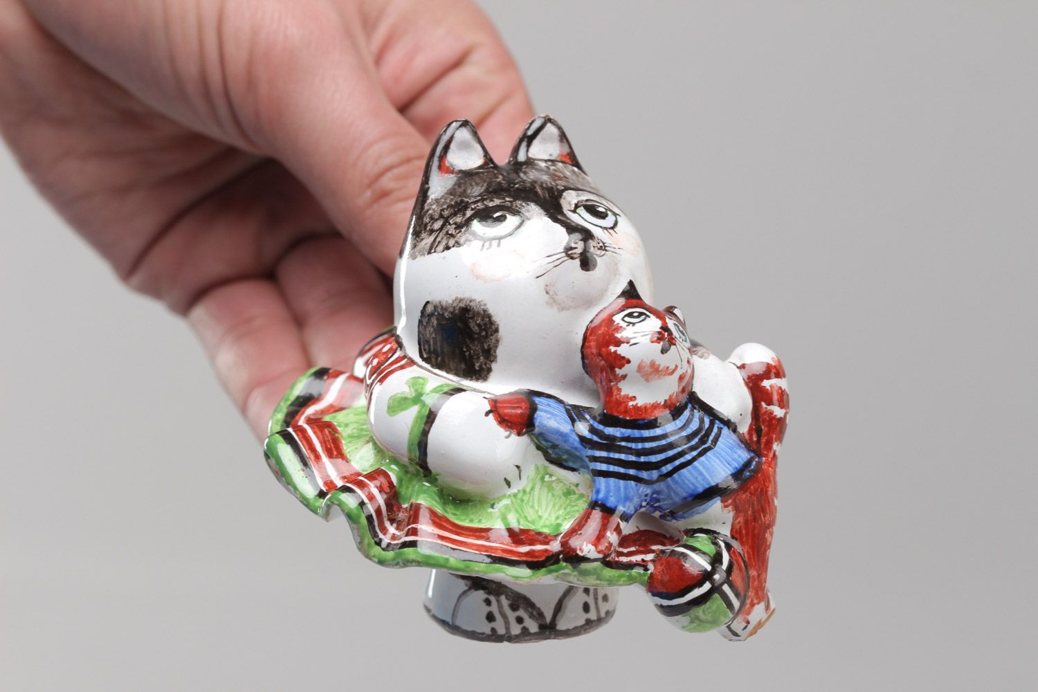 Маленькая керамическая статуэтка в виде кошки расписная ручной работы красивая фото 5