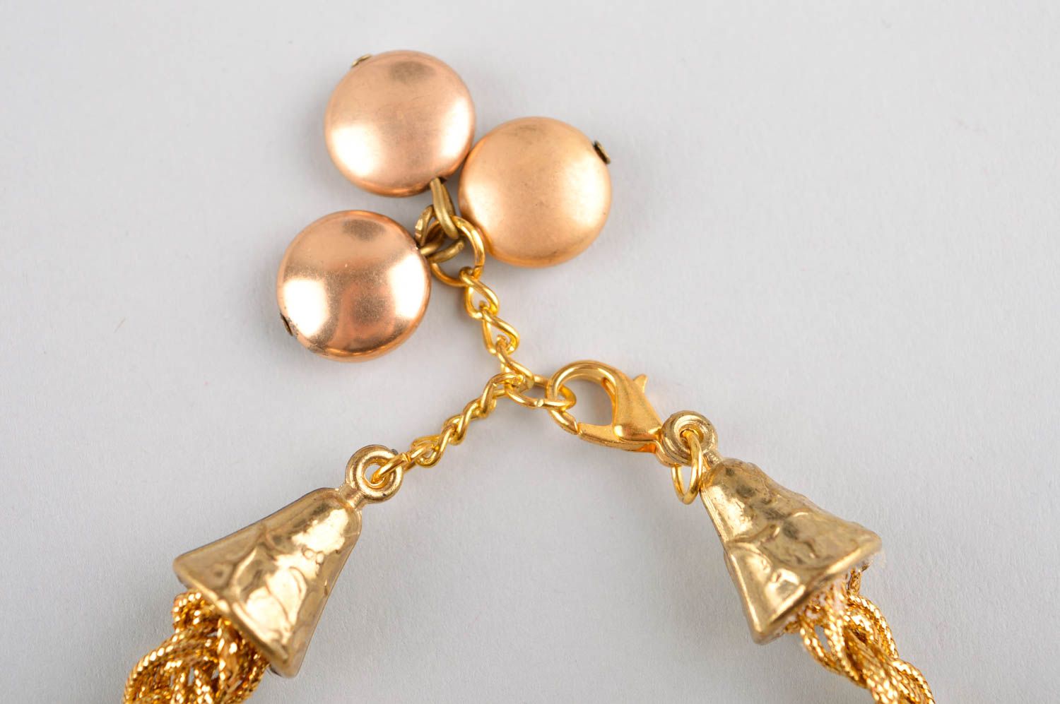 Collier design Bijou fait main cordon perles couleur dorée Accessoire femme photo 4