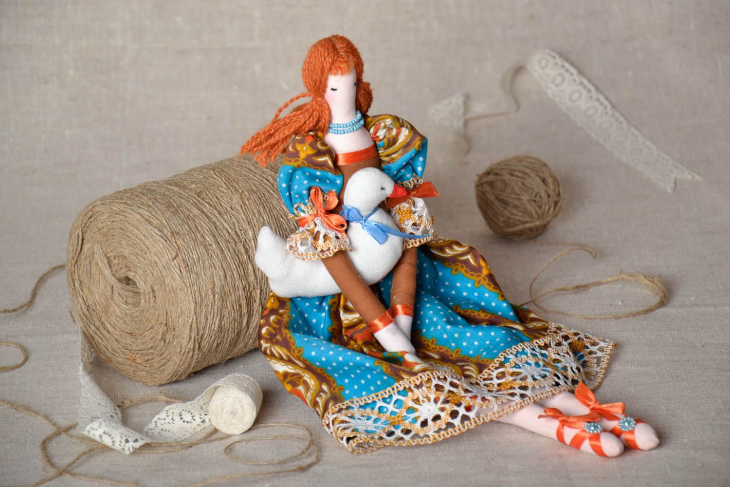 Poupée textile faite main décorative photo 1