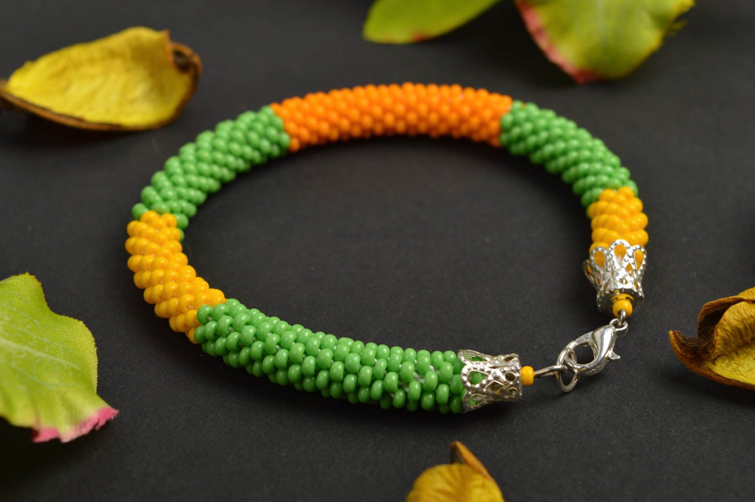 Bracelet en perles de rocaille Bijou fait main couleurs vives Cadeau enfant photo 1