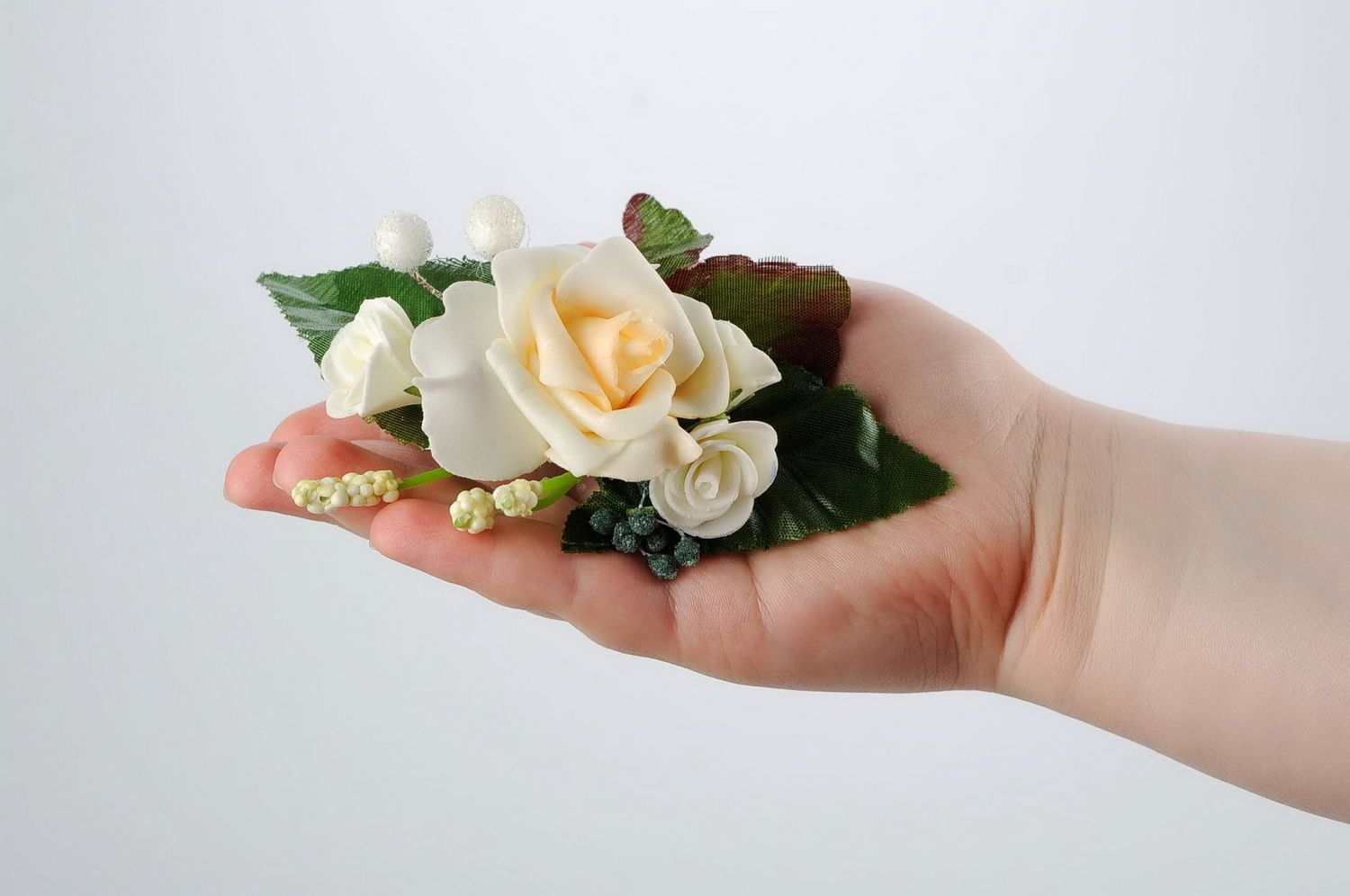 Hair clip with artificial flowers photo 2