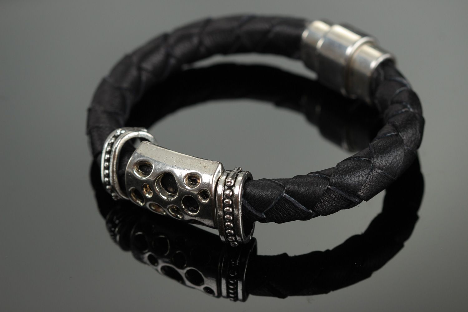 Handmade unisex genuine leather bracelet with metal charm photo 1