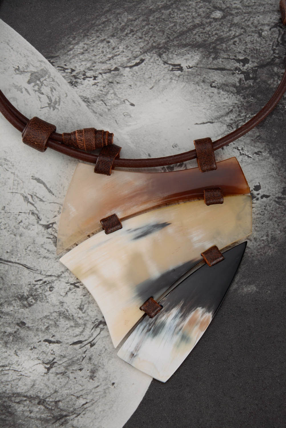Necklet made of horn and leather photo 4