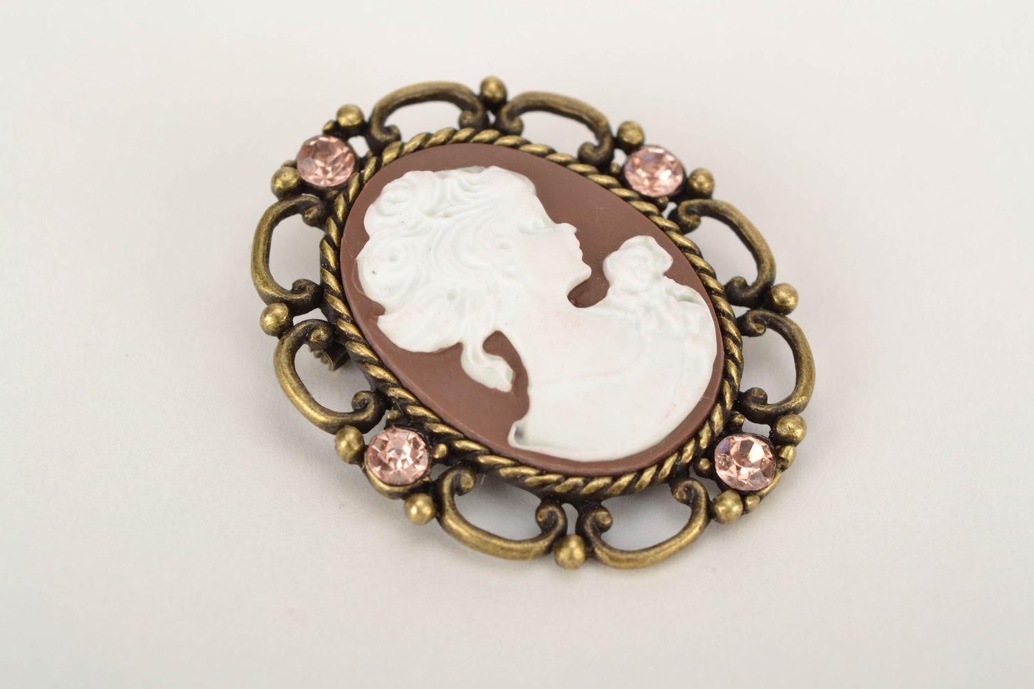 Metal cameo brooch in retro style photo 3