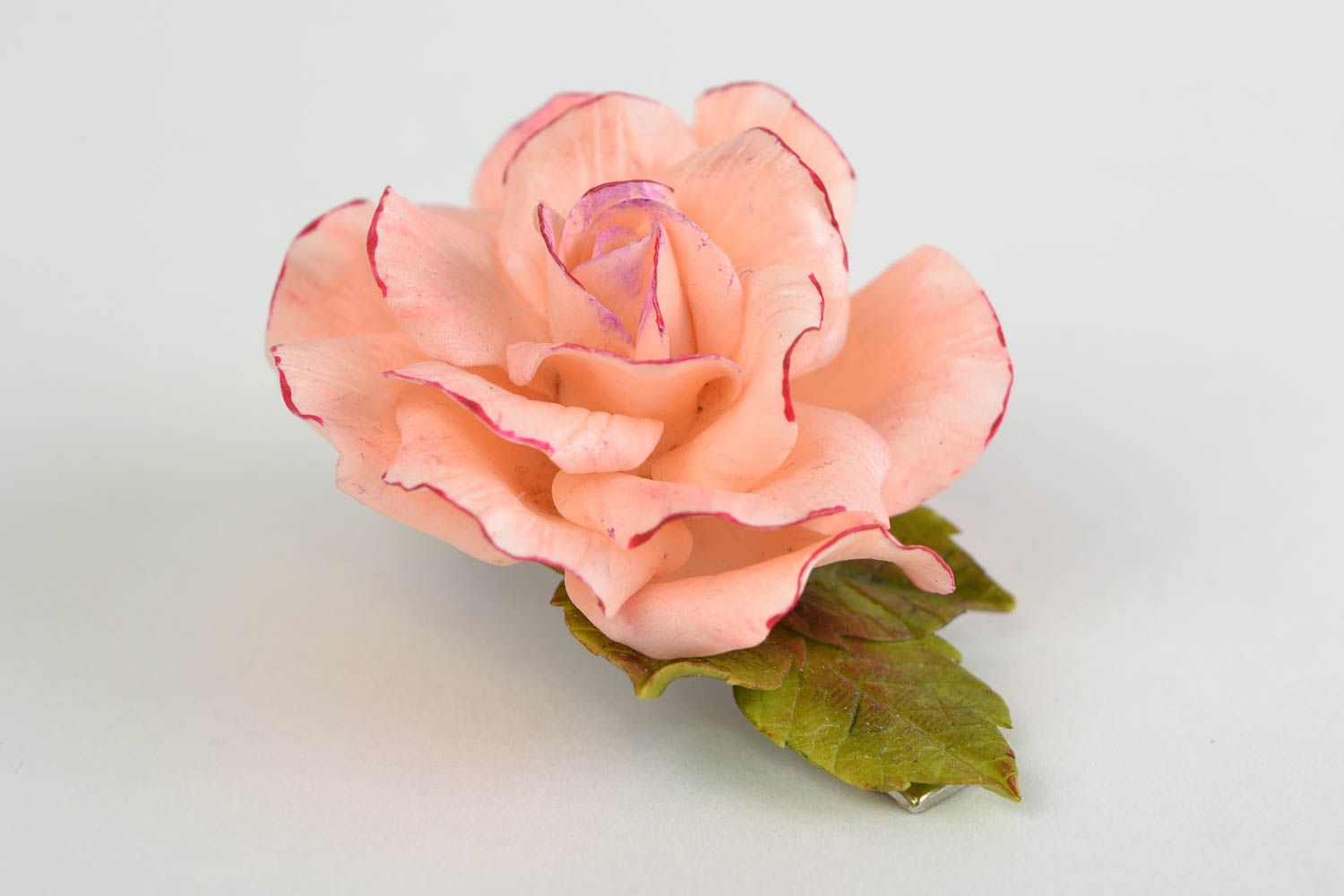 Заколка для волос из холодного фарфора ручной работы в виде красивой розы фото 4