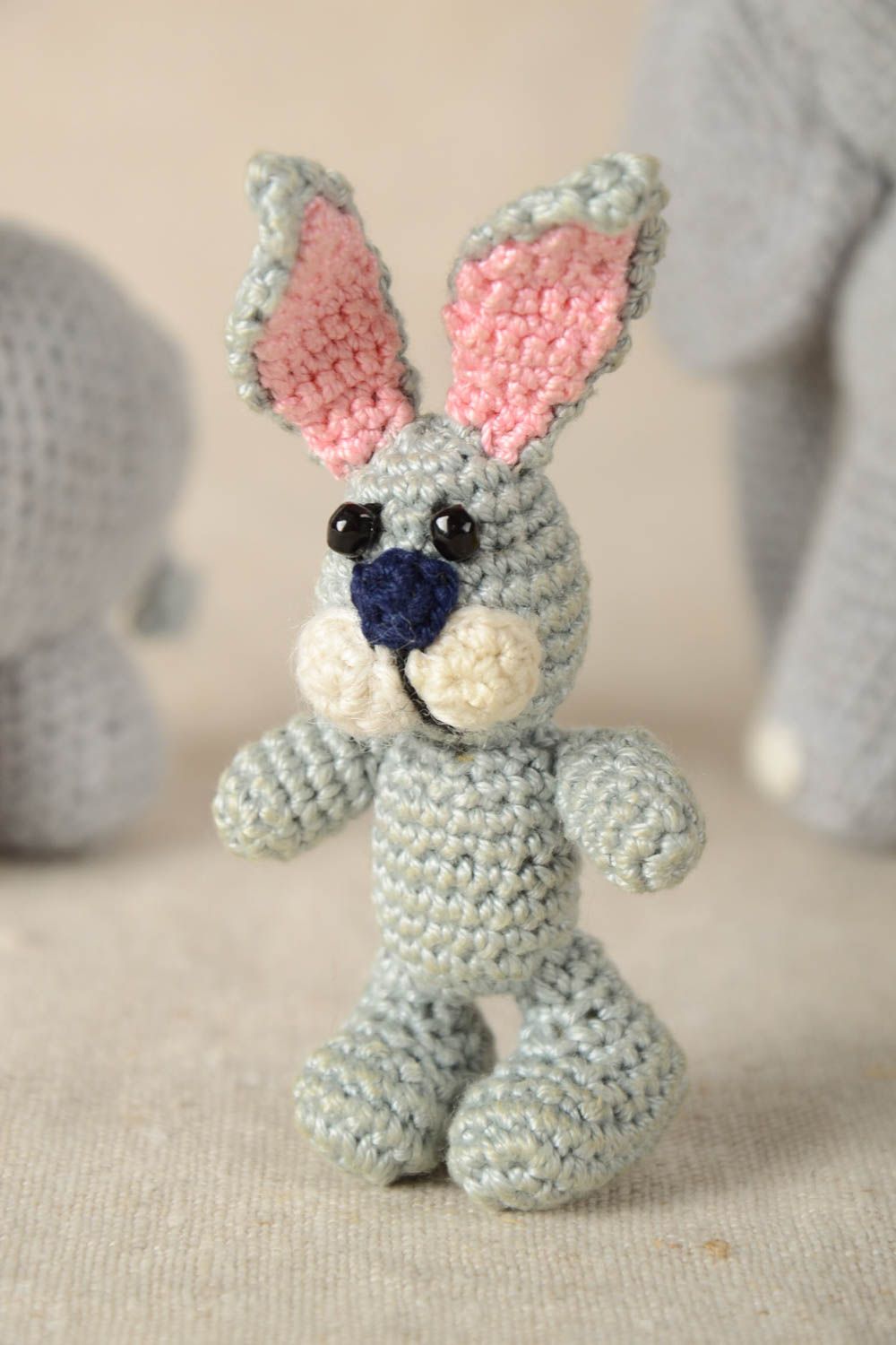 Kuscheltier Hase grau handmade Geschenke für Kinder Haus Deko gehäkelt foto 1