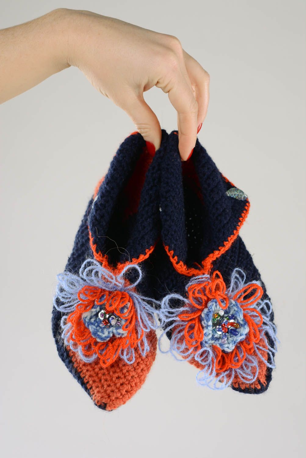 Pantoufles tricotées main au crochet en demi-laine  photo 2