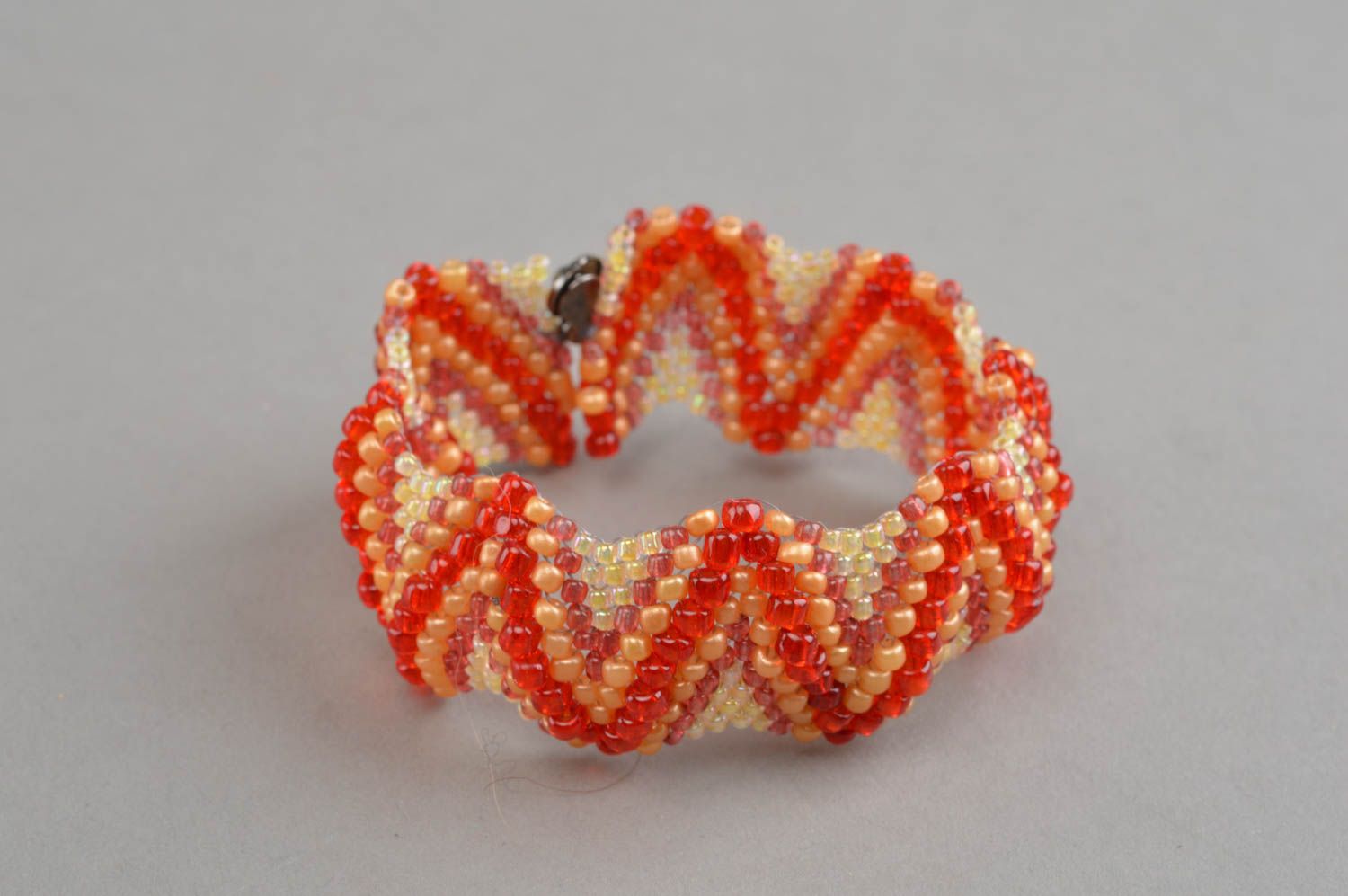 Bracelet en perles de rocaille fait main bijou pour femme Coquille rouge photo 2