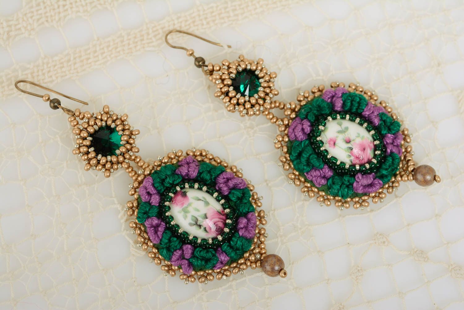 Grün lila handgemachte ovale schöne Textil Ohrringe mit Glasperlen Anhängern foto 1