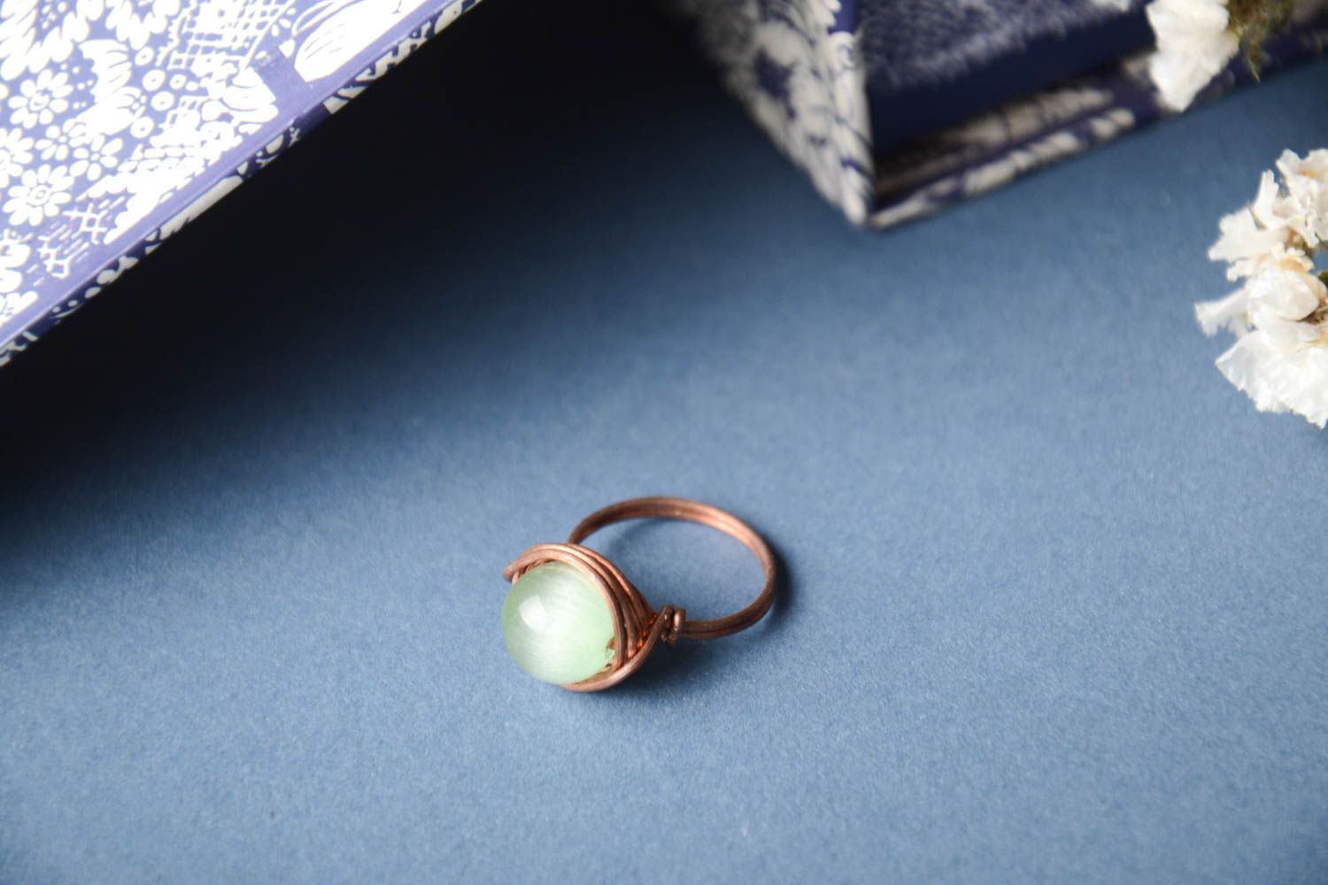 Stilvoller Metall Schmuck Ring am Finger aus Kupfer Damen Modeschmuck wire wrap  foto 1