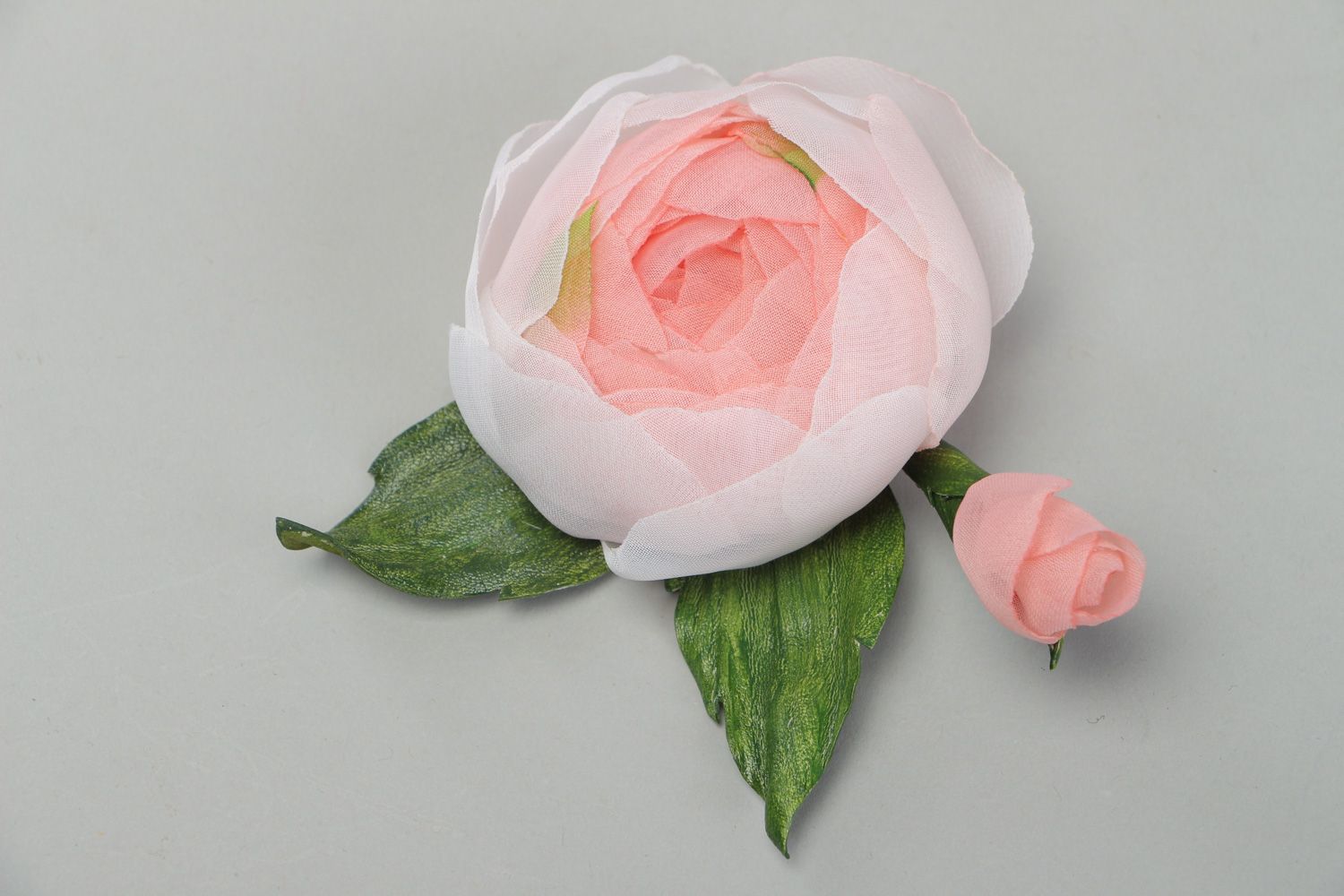 Rosafarbige schöne handgemachte Brosche Blume Rose aus Chiffon für Frauen  foto 1
