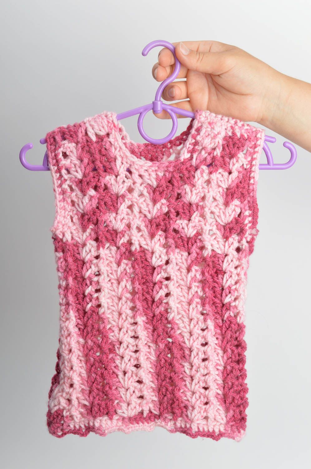 Tunique tricotée en mi-laine au crochet rose pour enfant vêtement fait main photo 1