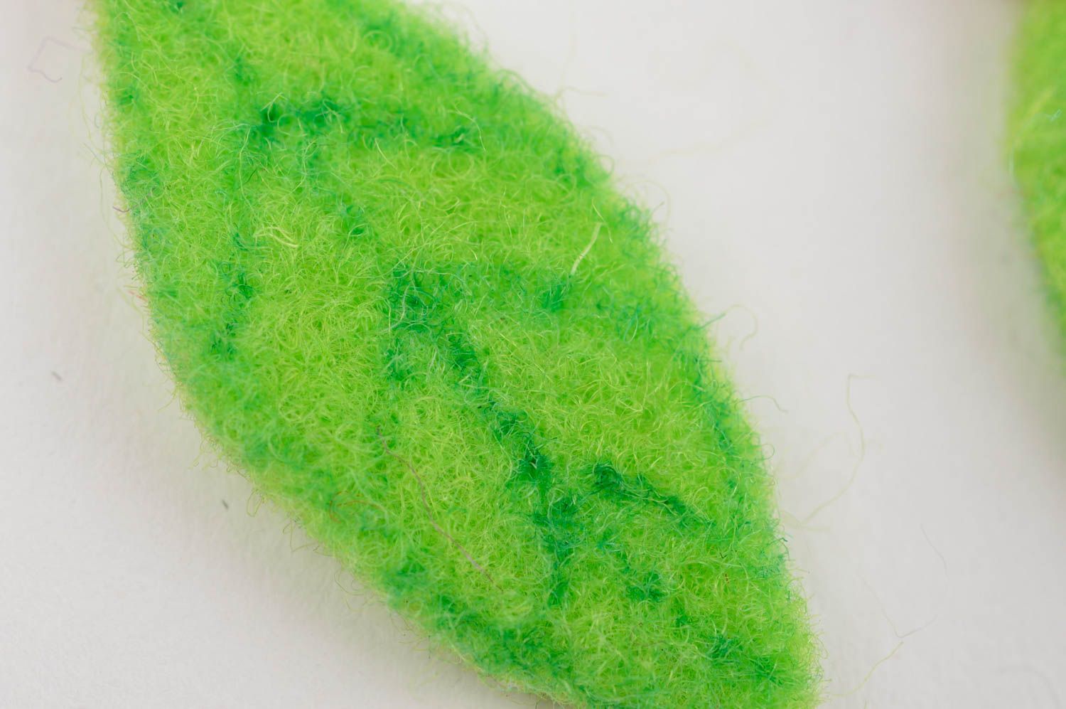 Boucles d'oreilles pendantes Bijou fait main Cadeau femme feuilles vertes photo 5