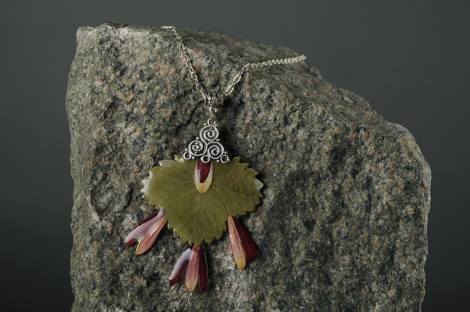 Pendant with Golden-Daisy Petals and  Strawberry Leaf photo 4