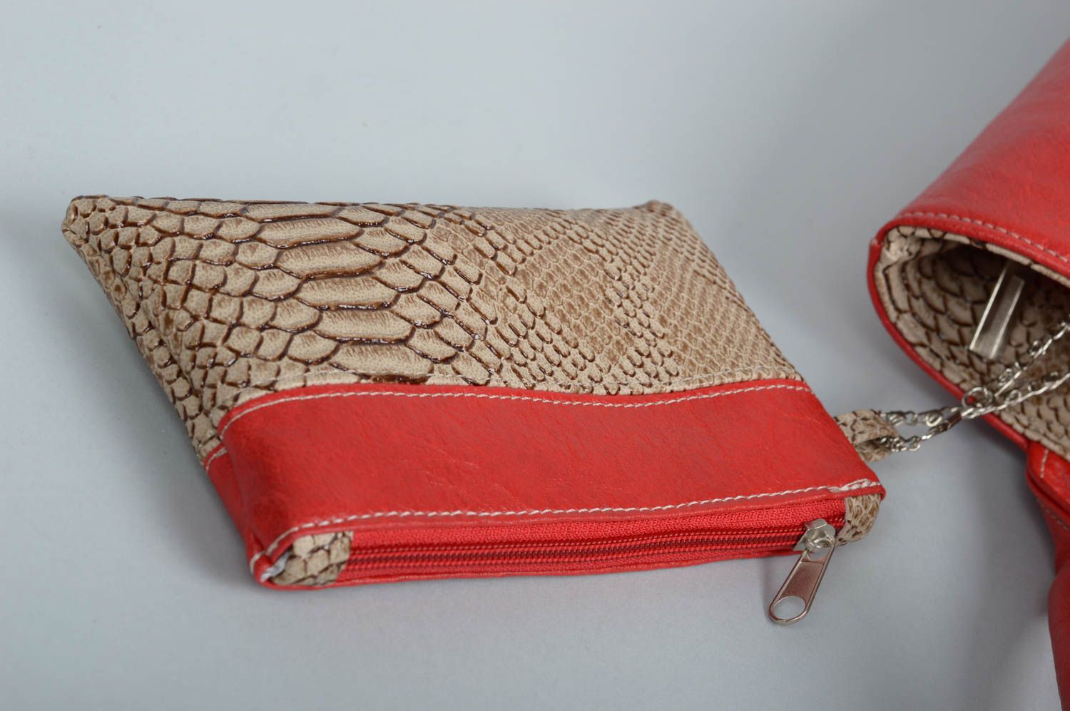 Сумка ручной работы сумка с кошельком сумка из кожзама красная в деловом стиле фото 4