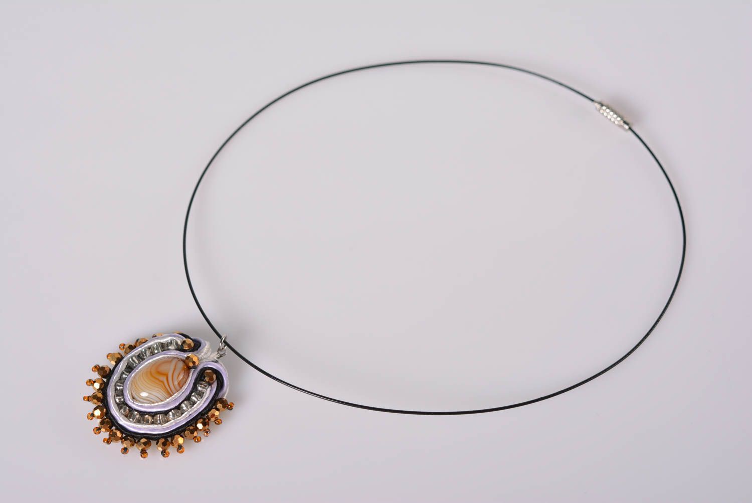 Pendentif en perles de rocaille Bijou fait main soutache design Accessoire femme photo 1