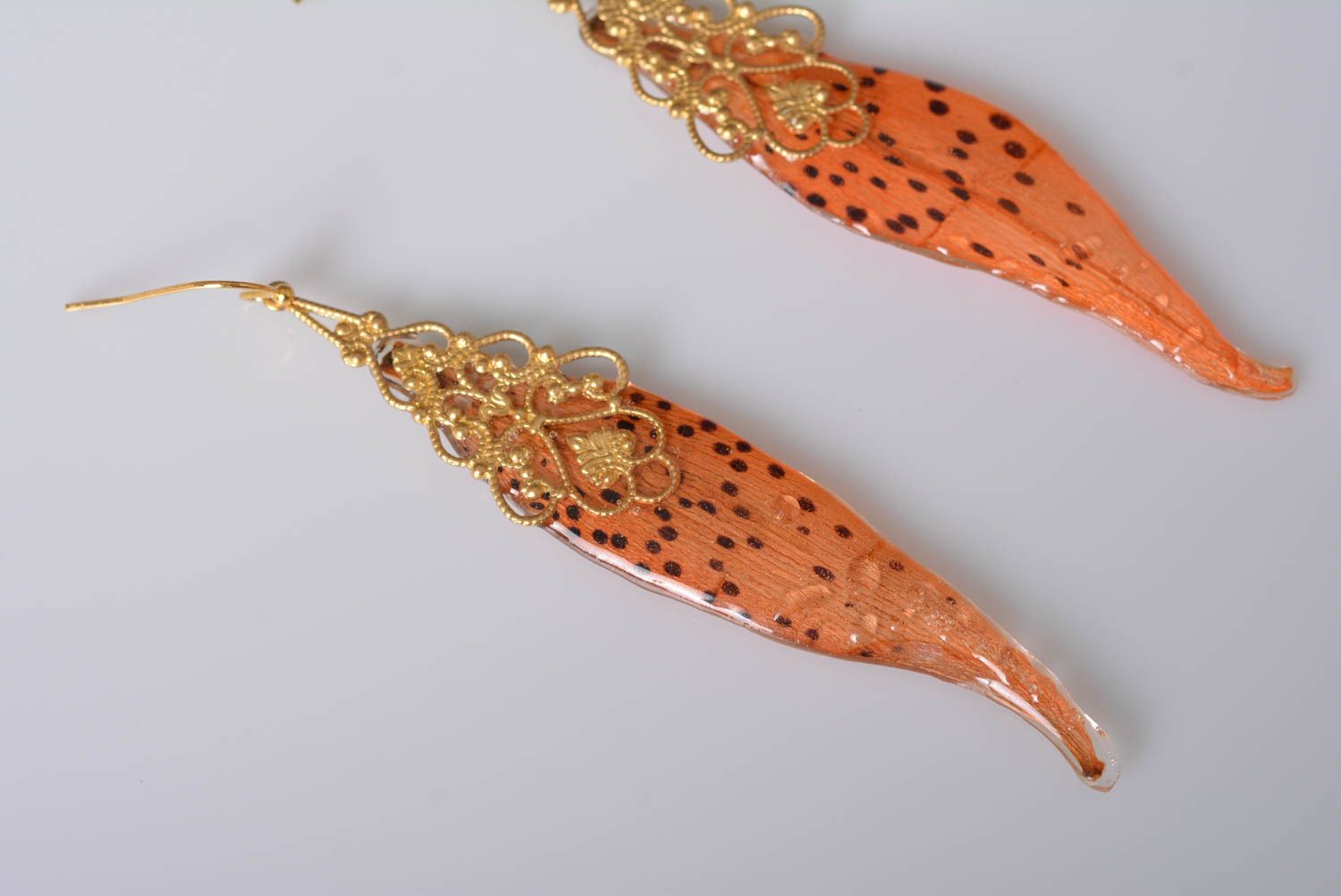 Украшение ручной работы модные серьги с лилией красивые серьги из эпоксидки фото 5