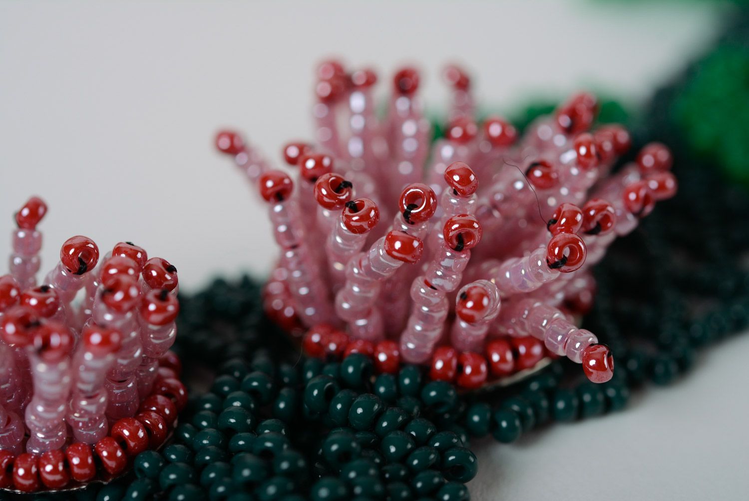 Massives buntfarbiges handgemachtes Collier aus Glasperlen mit Blumen für Frauen foto 5