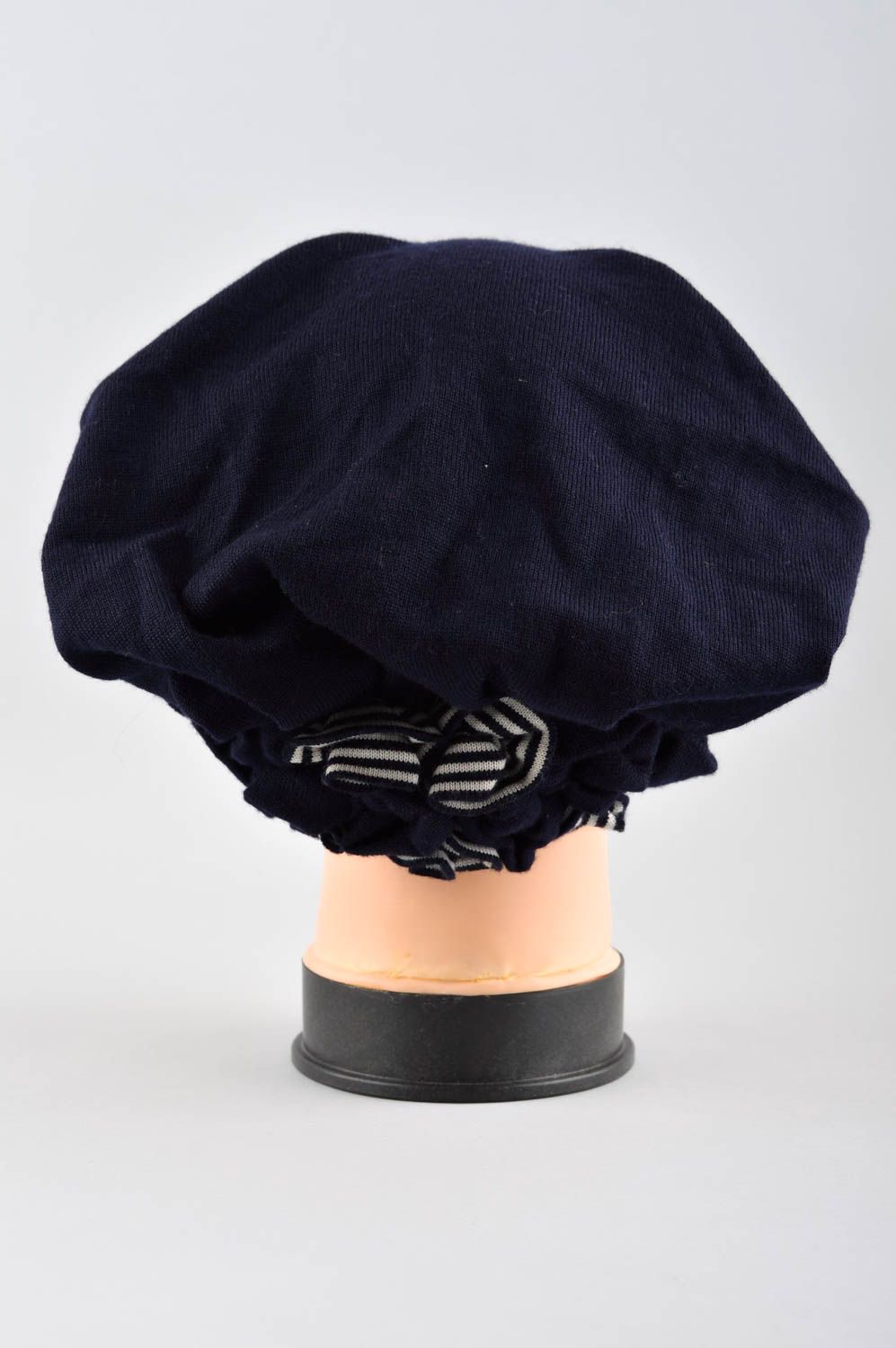 Mütze aus Filzwolle Mütze Damen handgemachte Mütze modisches Accessoire  foto 3