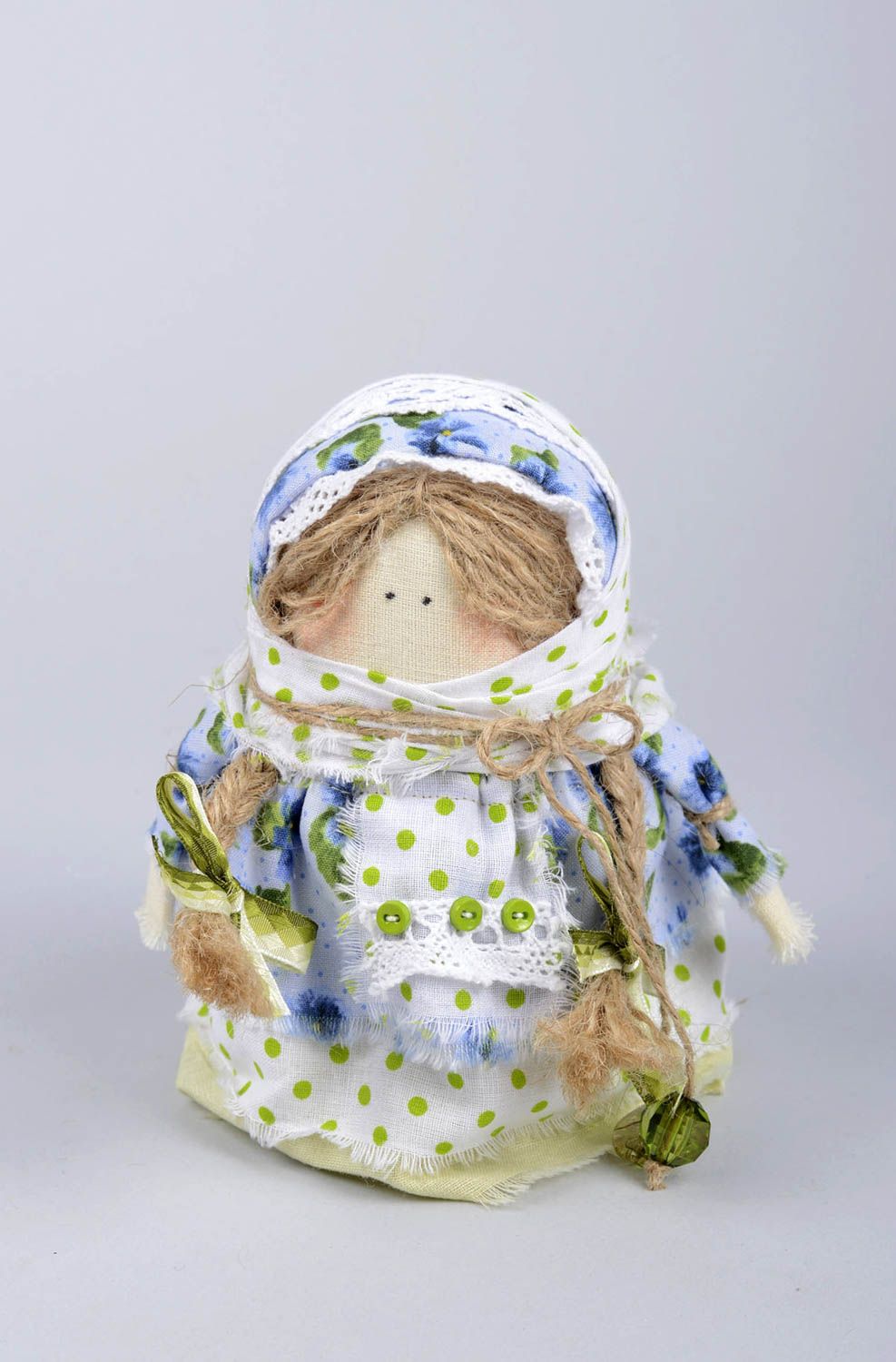  Muñeca de tela hecha a mano juguete tradicional con granos objeto de decoración foto 2