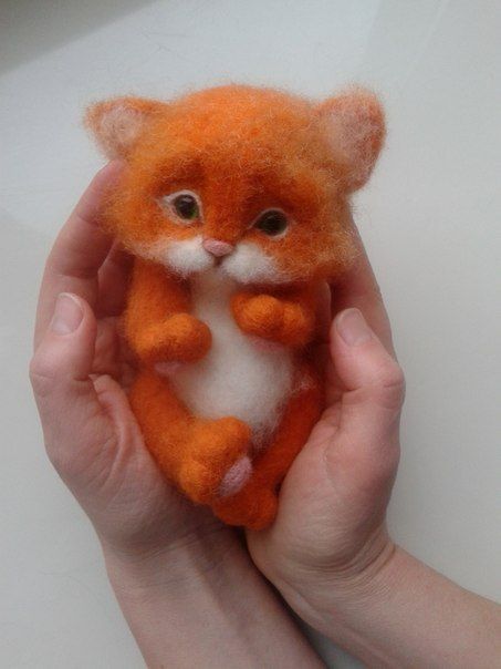Jouet décoratif en laine naturelle fait main original en forme de chat roux photo 1