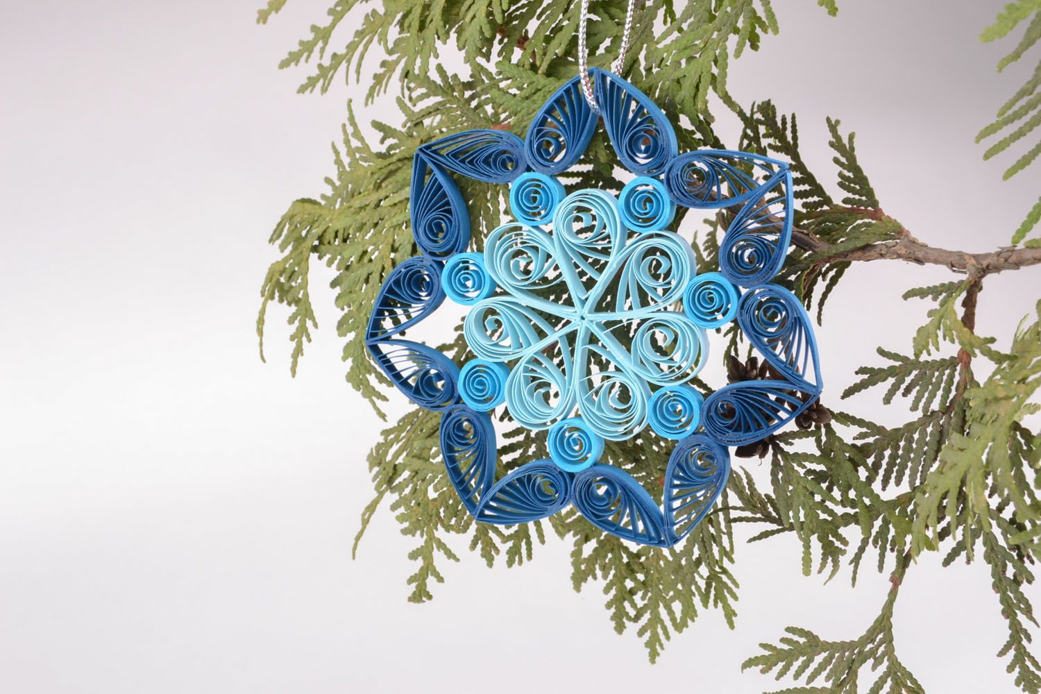 Quilling Christmas tree decoration photo 5