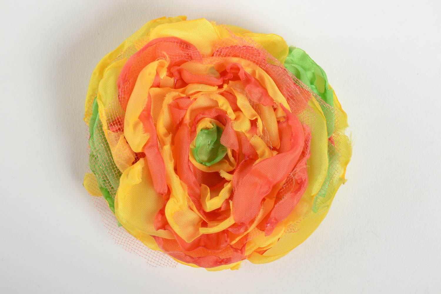 Яркая разноцветная брошь в виде цветка авторский аксессуар ручной работы фото 4