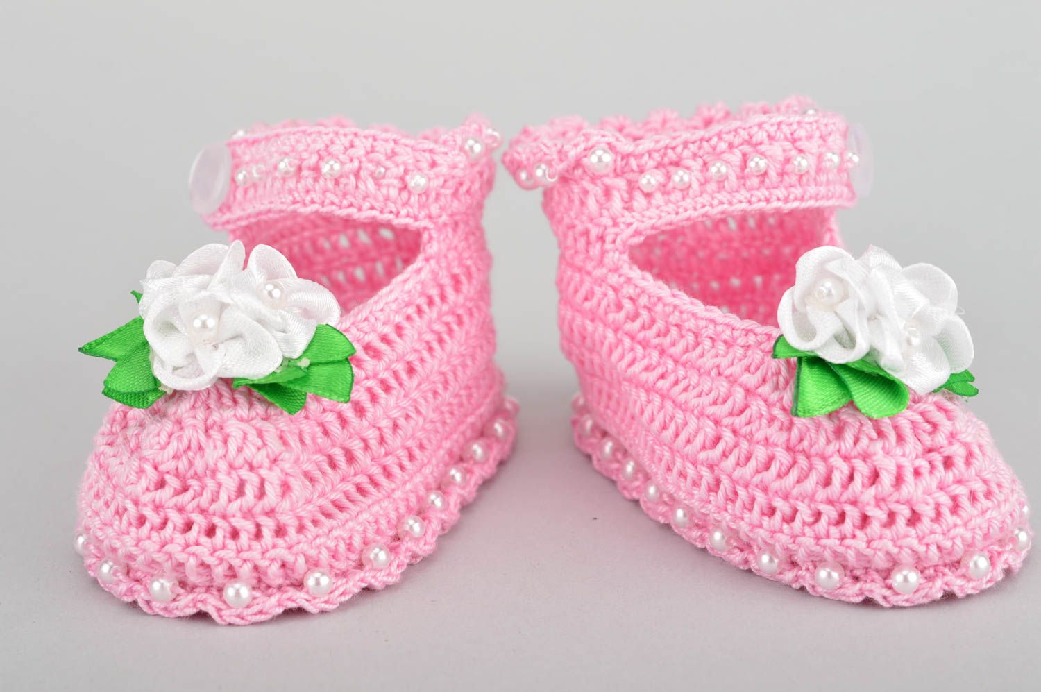 Crocheted cute designer handmade pink baby bootees made of acryl for girls photo 2