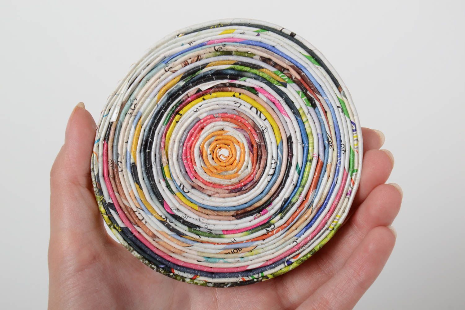 Dessous-de-verre rond en tubes de papier fait main multicolore décor cuisine photo 5