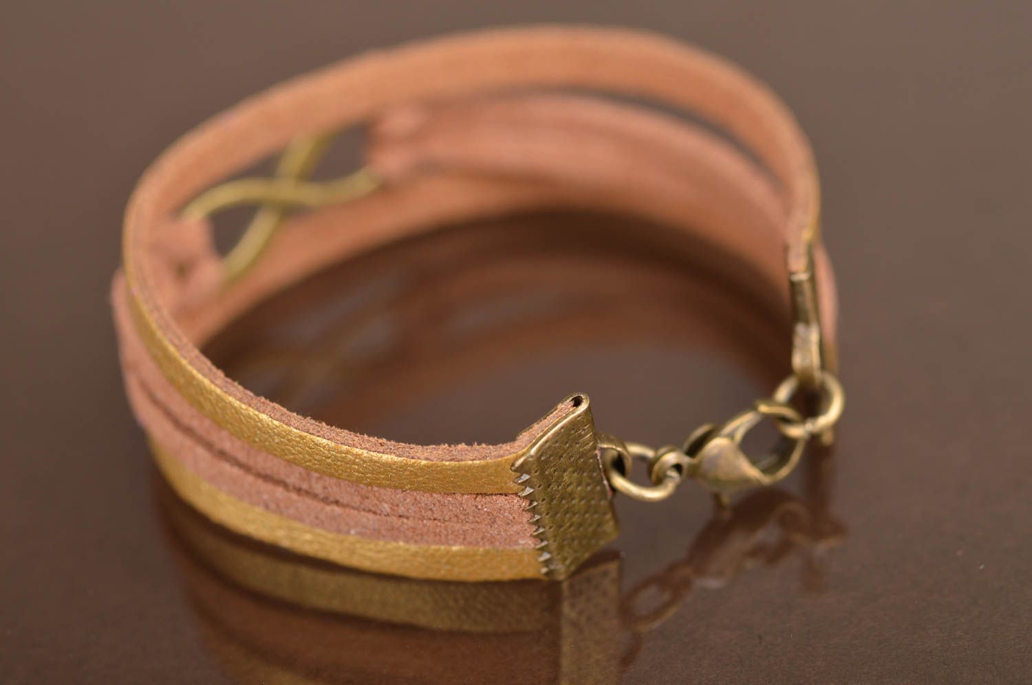 Bracelet en cuir bicolore fin fait main avec signe de l'infini en métal photo 3