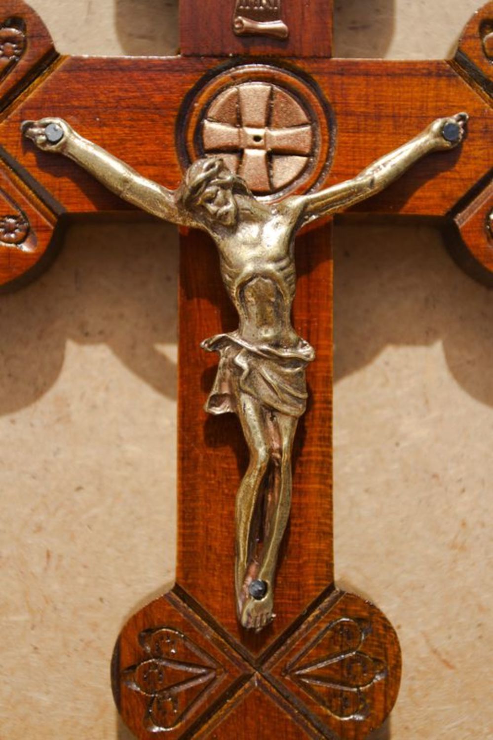 Настенный крест деревянный фото 3