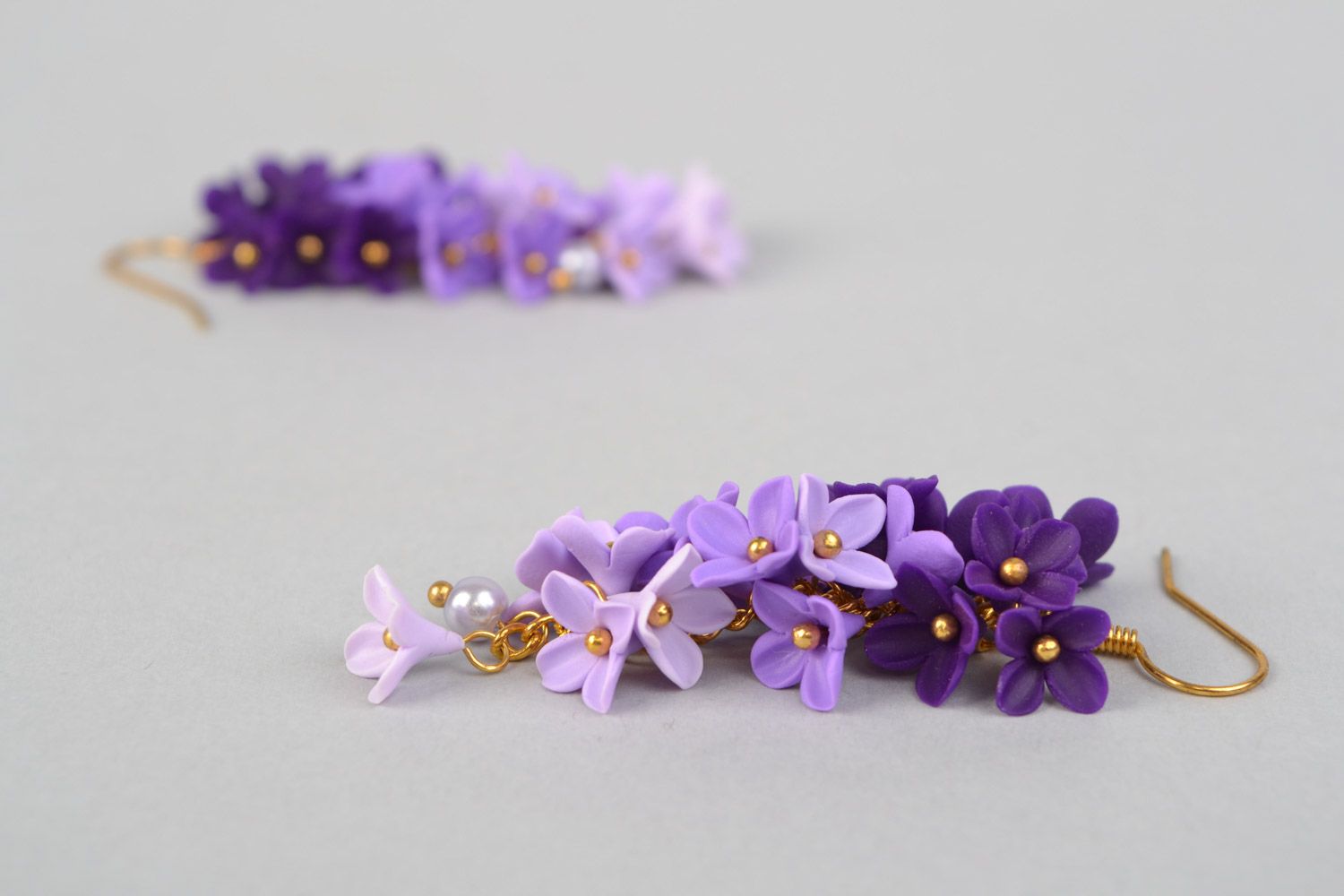 Longues boucles d'oreilles en pâte polymère fleurs lilas faites main pour femme  photo 5