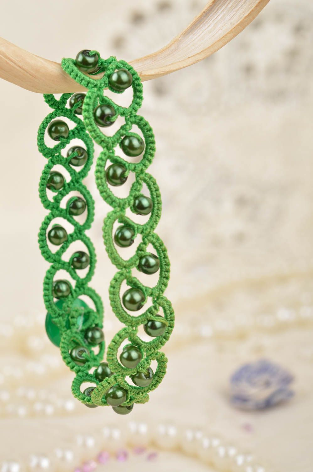 Bracelet frivolité en fil de satin avec perles fantaisie fait main vert photo 1