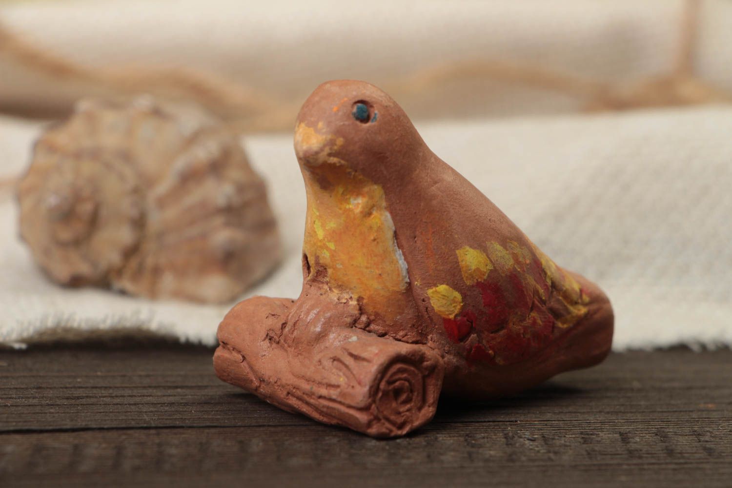 Joli sifflet céramique peint de couleurs acryliques fait main en forme d'oiseau photo 1