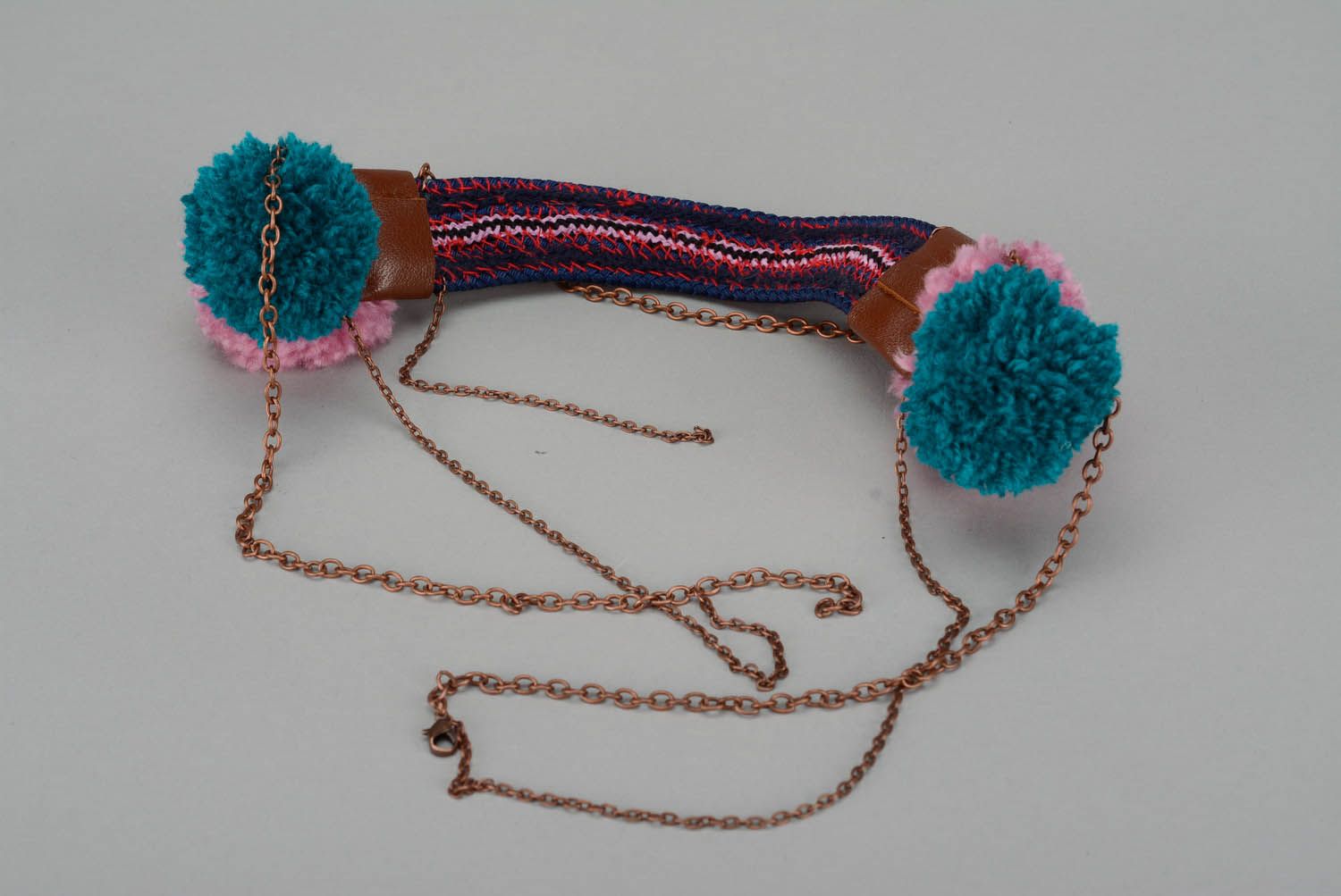 Collier en perles de rocailles et cuir fait main Ethno avec pompons photo 4