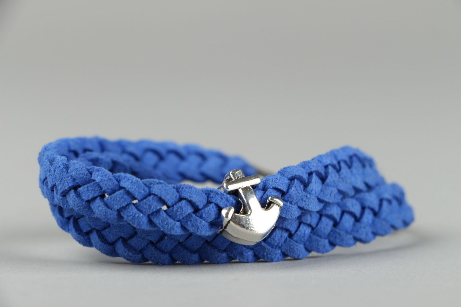 Leather bracelet with anchor pendant photo 3